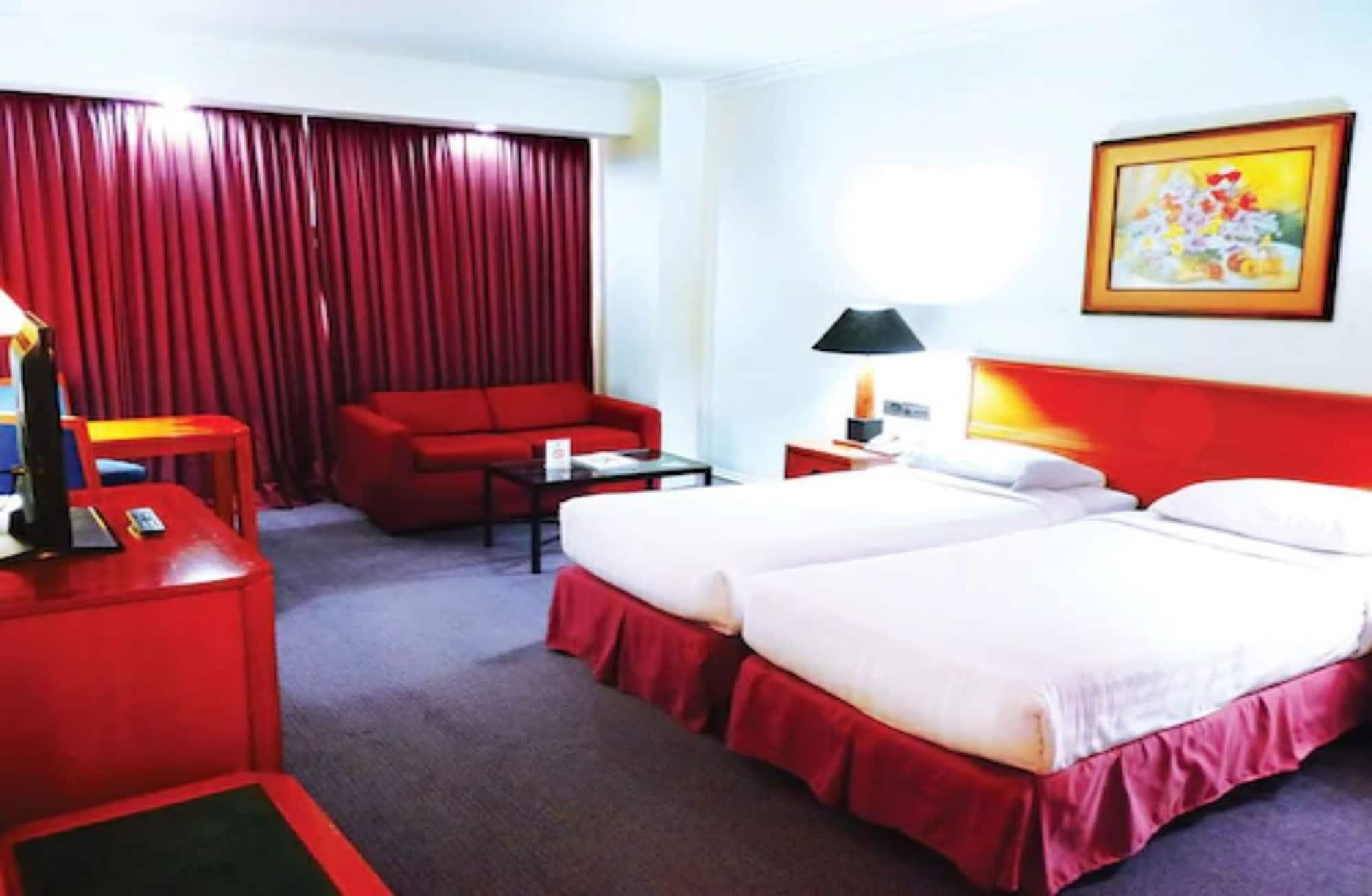 Surabaya Suites Hotel Powered By Archipelago Eksteriør billede